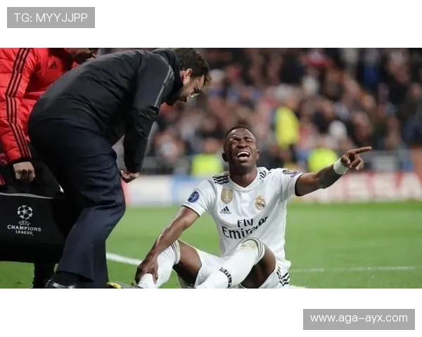 巴西媒体热盼：维尼修斯肩负球队未来，期待成世界级巨星