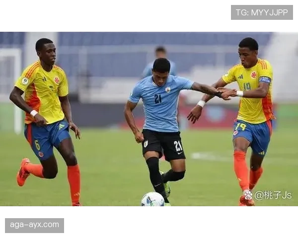 乌拉圭中场掌控全局，球队展现强大控球实力