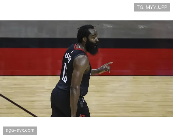 海伦芬新赛季逼抢战术初显威力,球队状态引专家热议 海伦芬新赛季逼抢战术初显威力,球队状态引专家热议