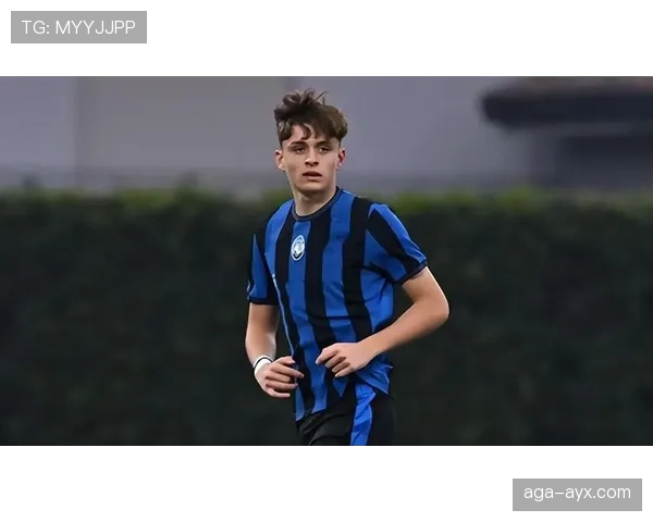 热那亚球员近期表现稳健，闪耀赛场引发媒体热议与关注