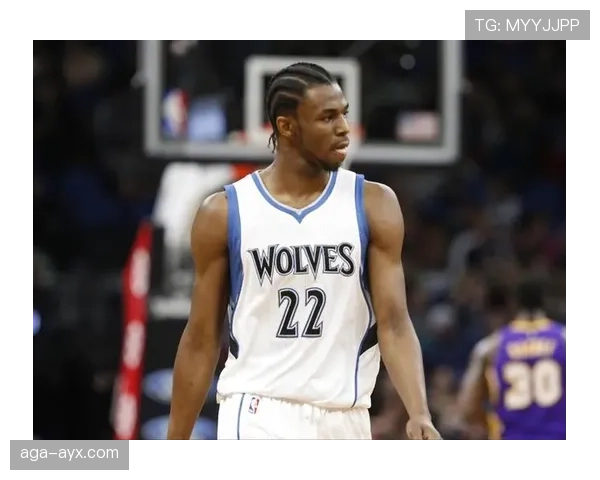 武切维奇通过高位挡拆提升进攻效率，拉开球队内线空间